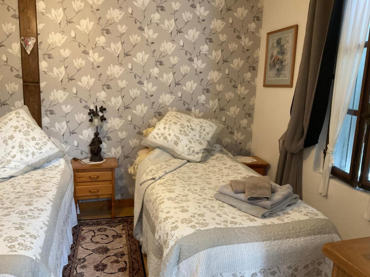 Le Jardin De Rose 24 Feuillebert Romagne 86700 Bed and Breakfast Εξωτερικό φωτογραφία